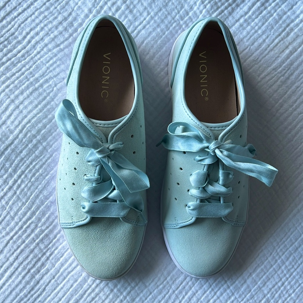 NIB • Vionic Splendid Keke Suede Lace-up Sneakers in Mist • W7.5 • 2 Sets Laces!